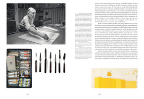 A two-page book spread in German about artist Josef Albers. The left page has a large black-and-white photo of Albers applying paint with a palette knife, above smaller images of a paint box and various palette knives. The right page features a small color study of yellow squares at the bottom.
