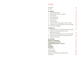 A table of contents in German, titled Inhalt. The page lists chapter and section titles on the left, with corresponding page numbers in a red font on the right. Topics covered include Grundlagen (Basics), Publikationen (Publications), Social Media, Museum & Fotografien, Glossar, Checkliste, and Flowcharts.