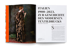 An open book showing a two-page spread from a German book on the history of modern Italian textile printing. On the left page is a 1913 Autochrome photograph of a woman with short reddish hair in profile, wearing an ornate, dark patterned gown by Fortuny and holding a single pink rose. The right page contains the title, Italien 1900~2023 Zur Geschichte des modernen Textildrucks, in a large black stencil font, above two columns of text.