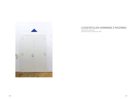 A two-page spread from an art catalog. On the left, page 136 shows a photograph of a white double door in a white wall, with a small, solid blue triangle centered above it. On the right, page 137, is text for the exhibition: LÜCKENFÜLLER (HOMMAGE À PALERMO), held at Galerie Klüser, München, from November 16 to November 30, 2021.