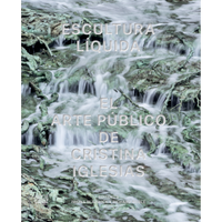 The cover of the book Escultura Líquida: El Arte Público de Cristina Iglesias, featuring a close-up of water rushing over gnarled, green-patinated sculptures resembling roots.