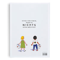 The back cover of a book on a white background. At the top, German text reads, Schau hier hinein, wenn du NICHTS sehen möchtest. Below the text is a colorful illustration of two children from behind: a blonde girl in a green dress and a Black boy in a white T-shirt and blue jeans. Both children are holding white paper shopping bags.